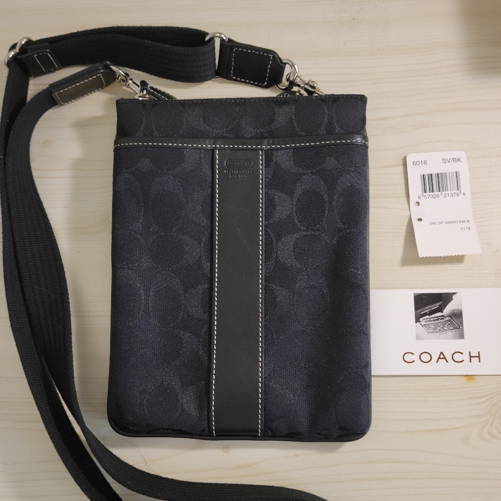 Black Coach Signature Zip Swing Pack NWOT